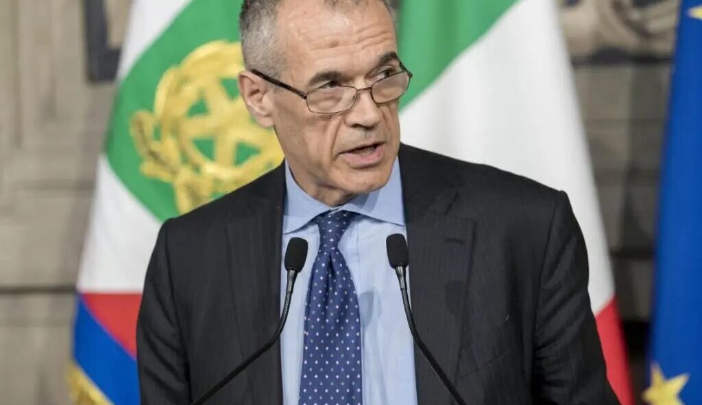 Carlo Cottarelli durante un intervento