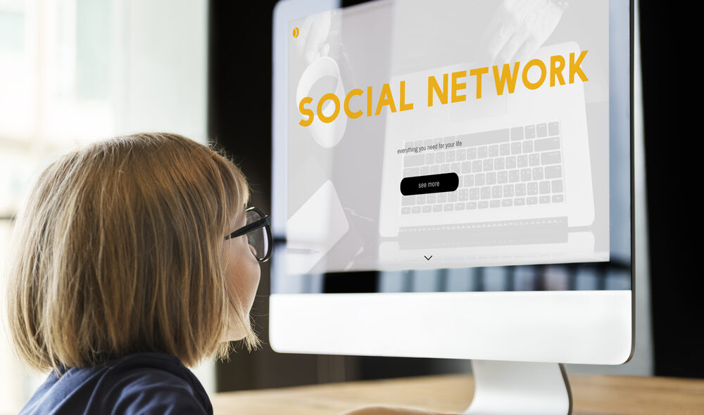 Rappresentazione grafica delle restrizioni sui social media per minori