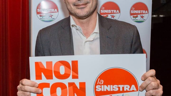 Nicola Fratoianni, leader di AVS, durante un'intervista.