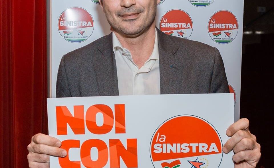 Nicola Fratoianni, leader di AVS, durante un'intervista.