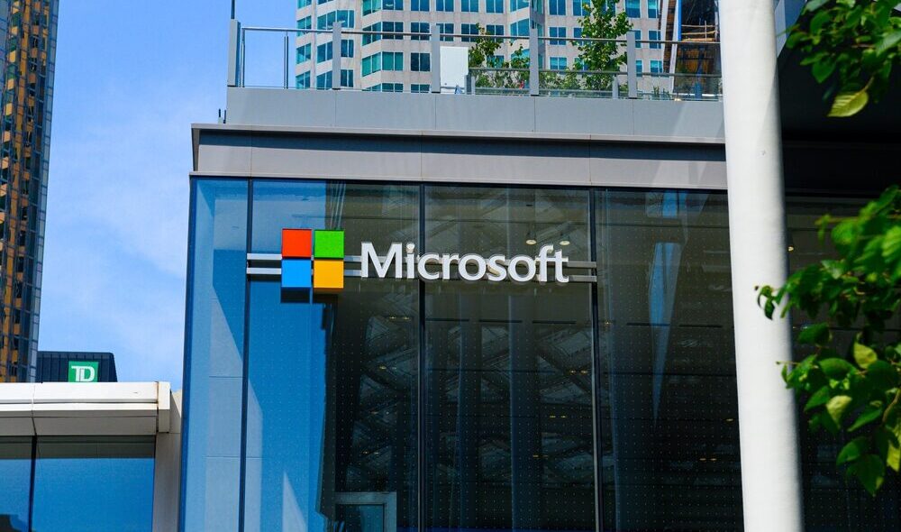 Microsoft e sindacati insegnanti USA accordo AI