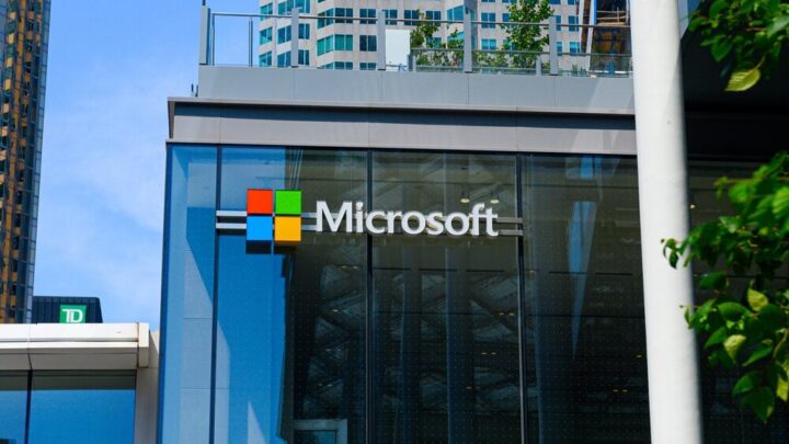 Microsoft e sindacati insegnanti USA accordo AI