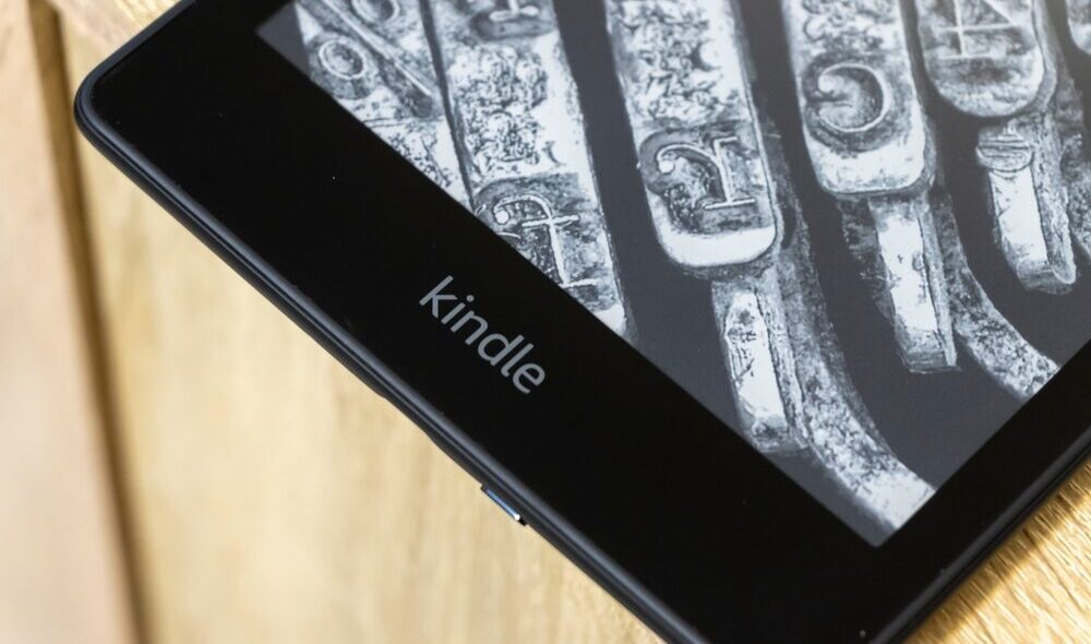 Kindle Paperwhite trasformato in assistente da scrivania